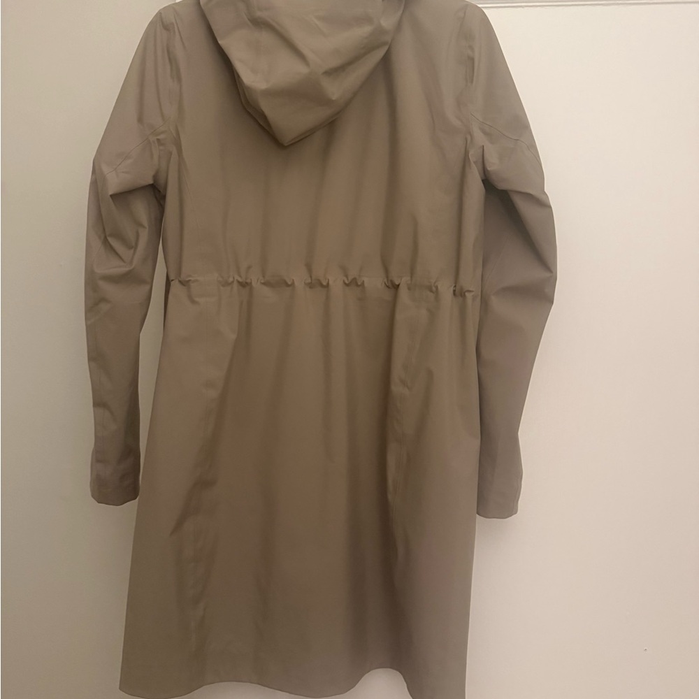 Aritzia Raincoat - Picture 5 of 5